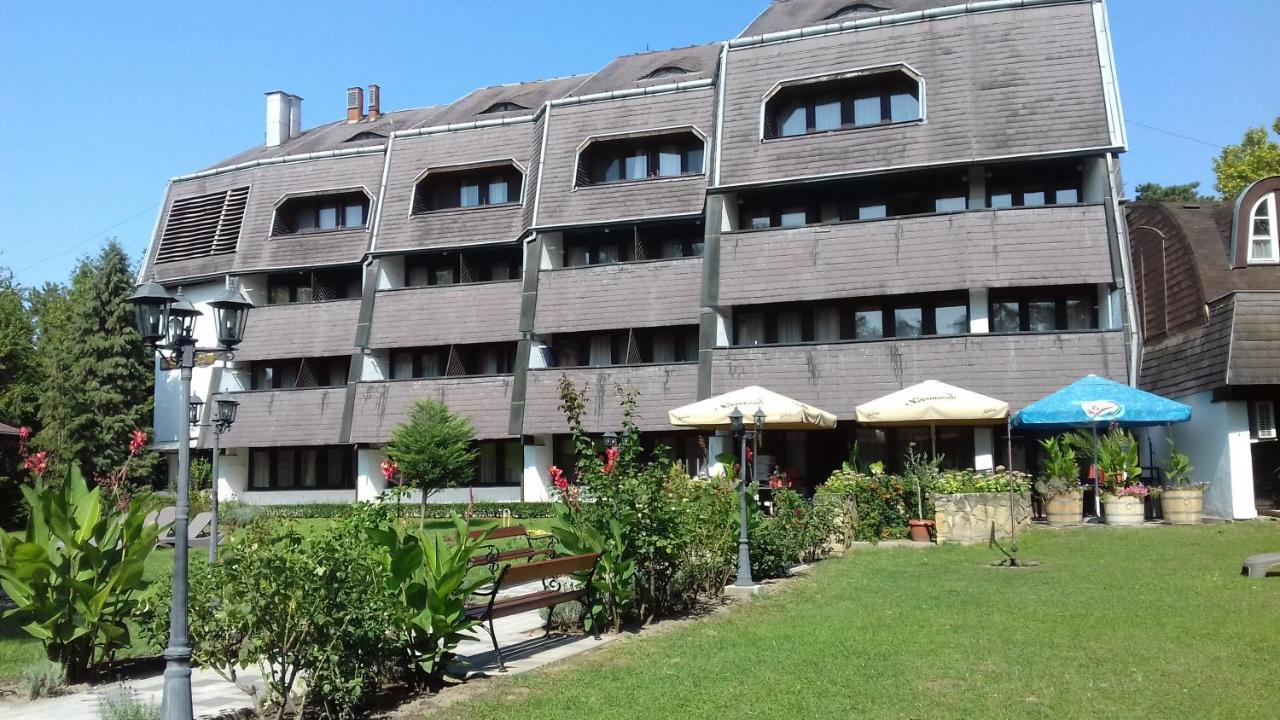 Hotel Jogar Balatonfoldvar Exterior photo